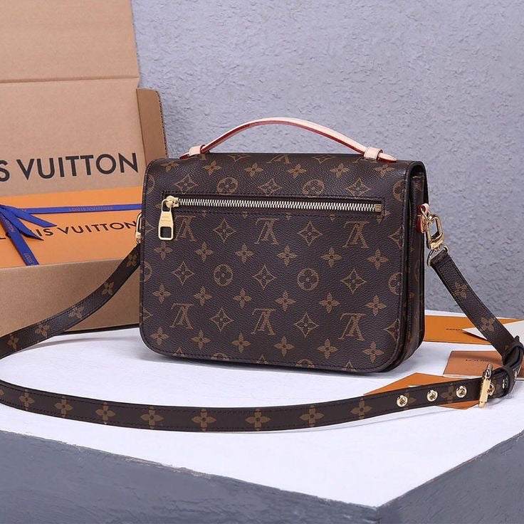 LOUIS VUITTON POCHETTE