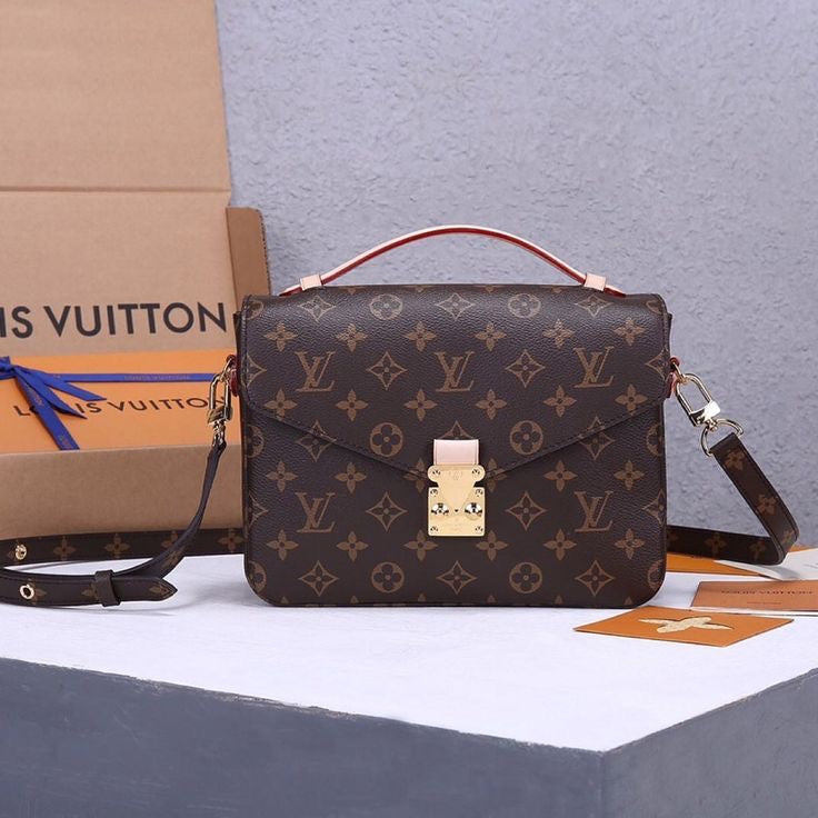 LOUIS VUITTON POCHETTE