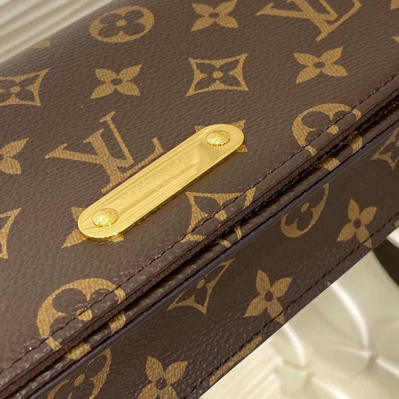 LOUIS VUITTON LILLY WALLET ON CHAIN