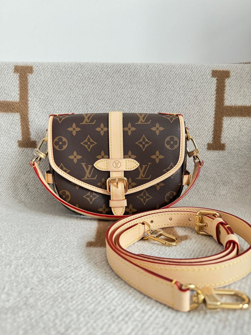 LOUISE VUITTON SAUMUR HANDBAG